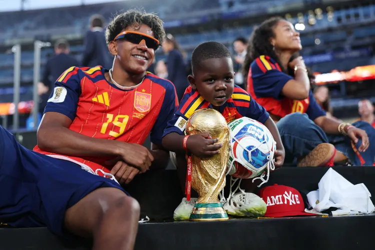 ¡Volvió a pasar! Las tiernas escenas de Keyne, hermano de Lamine Yamal, que todos esperaban tras la victoria de España en el Mundial.